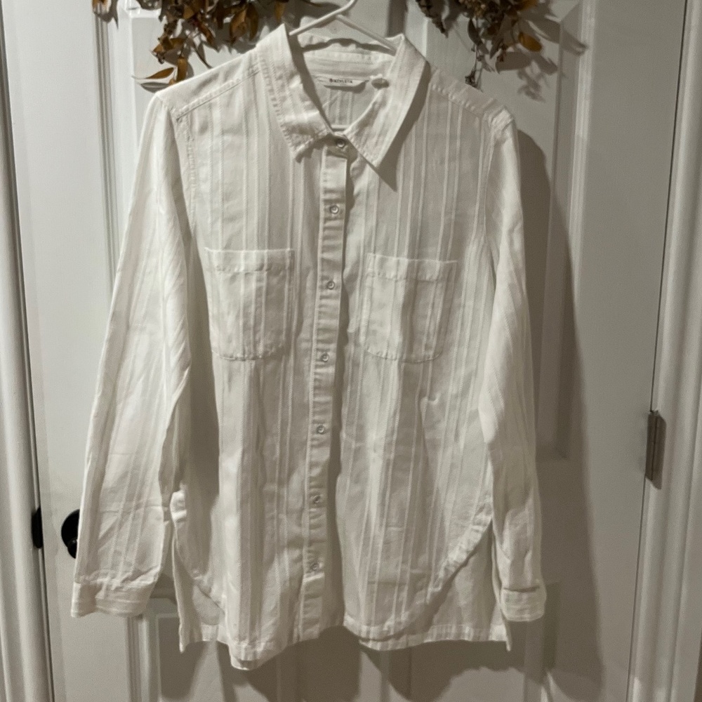 Medium Athleta White Cotton Button Down Shirt
